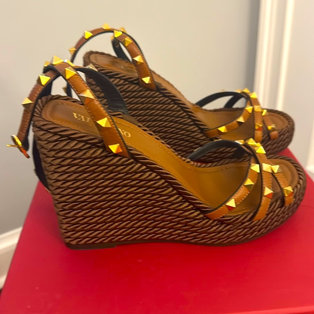 Valentino Garavani Brown and Yellow Studded Heels - Picture 6 of 11